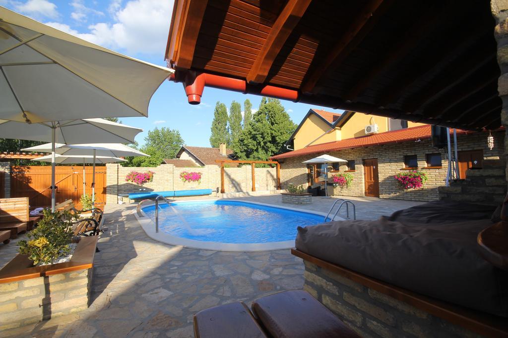 Guest House Vila Alexandar Palić Dış mekan fotoğraf