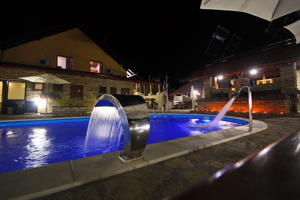 Guest House Vila Alexandar Palić Dış mekan fotoğraf