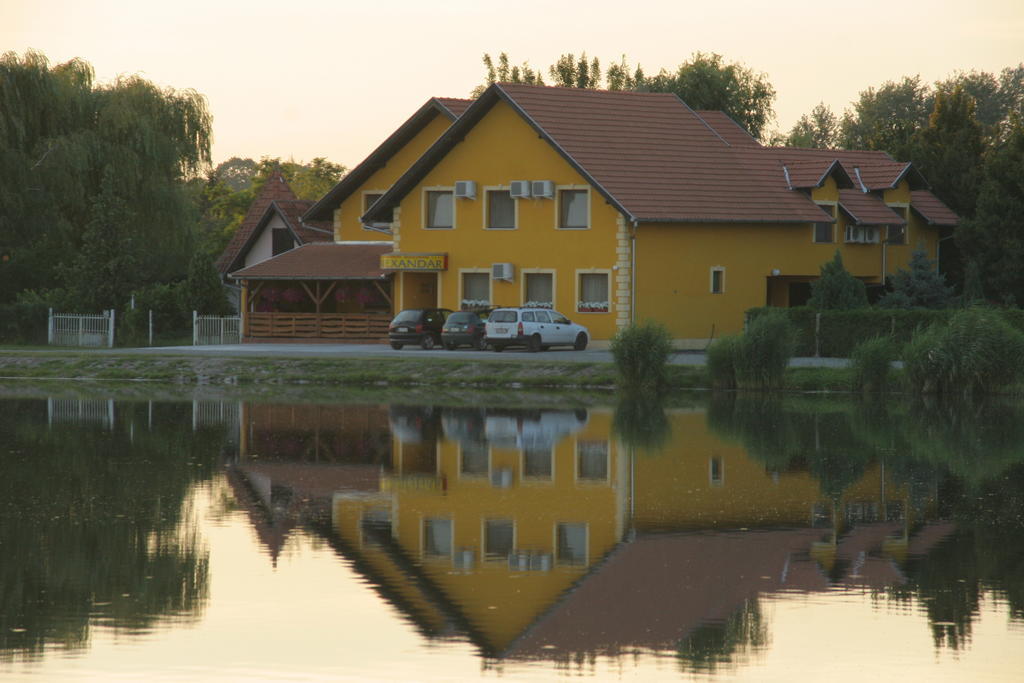 Guest House Vila Alexandar Palić Dış mekan fotoğraf